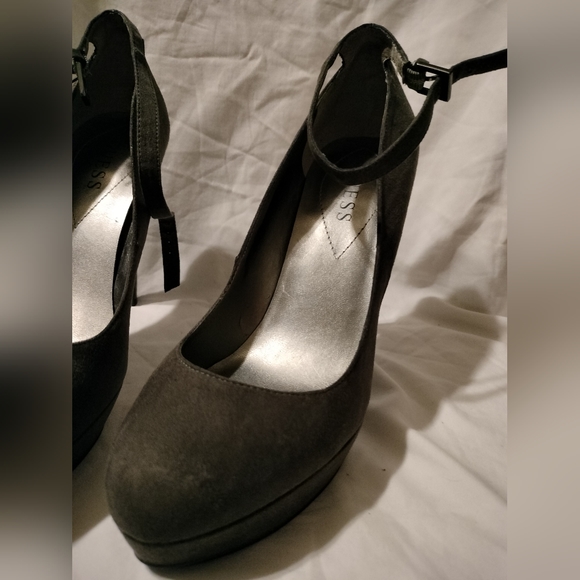 Women's Size 9 Gray Suede Baby Doll Platform Heels. Lightly Pre-loved. - Picture 3 of 8
